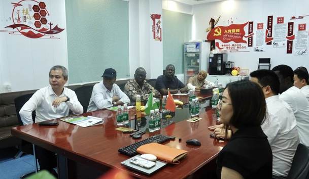 立足中國(guó)，鏈接世界｜尼日利亞合作伙伴來(lái)訪鴻嘉利總部，共促中非能源升級(jí)(圖2)